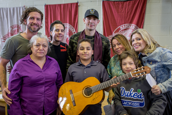 La fondation evenko remet son deuxième don d’instruments de musique en compagnie de Carey Price, Jonas et Corey Diabo